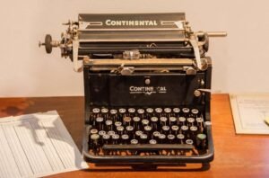 keyboard-vintage-retro-leaf-old-typewriter-590488-pxhere.com
